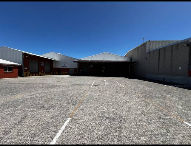 3,090M² WAREHOUSE TO LET IN AIRPORT INDUSTRIA